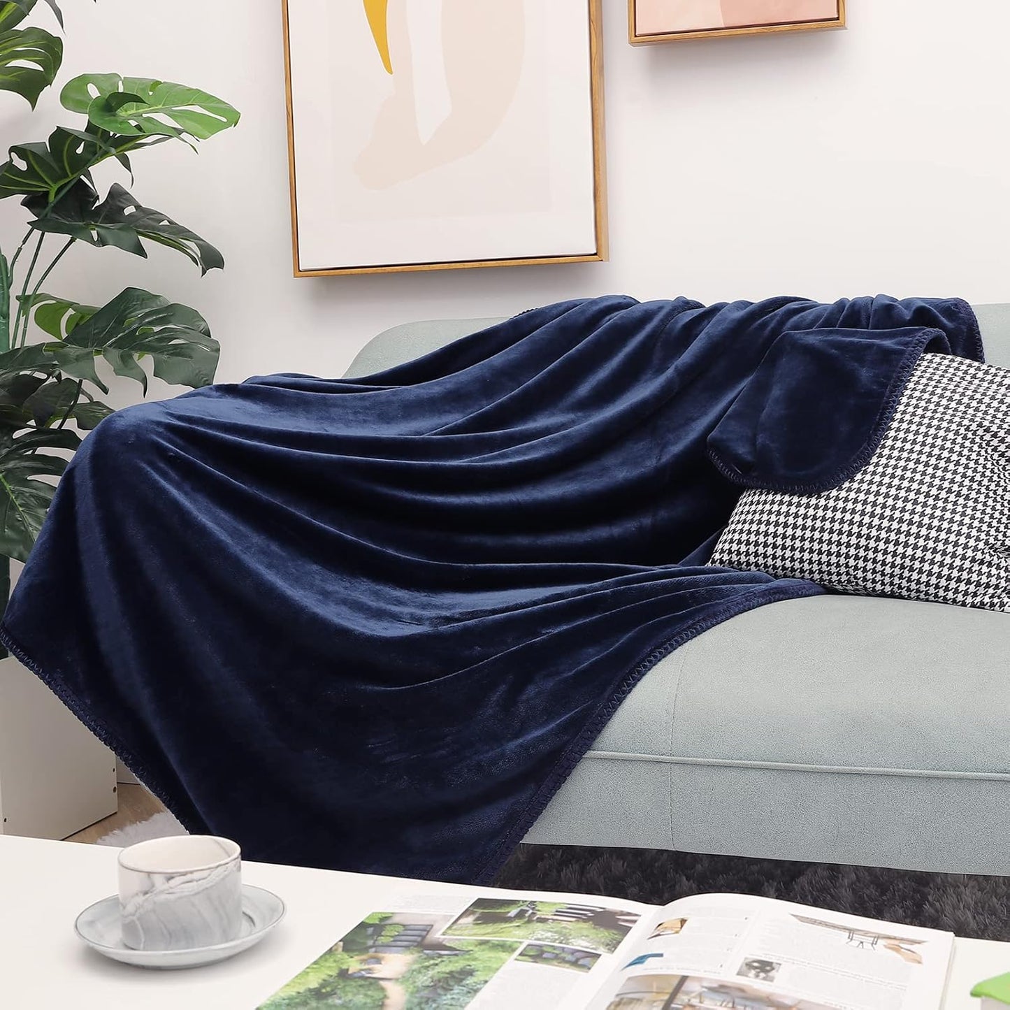 Fleece Throw Blanket, Soft Flannel Fluffy Blankets, Fuzzy Cozy Flannel Blanket in All Seasons, Throw Blankets for Bed Couch Sofa